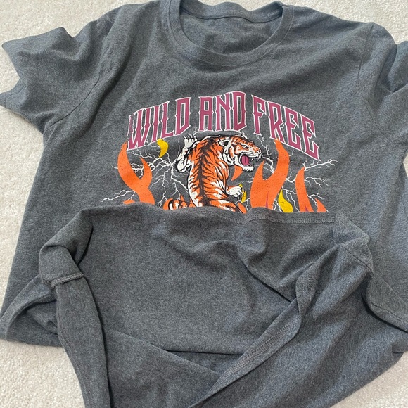 NWOT I Saw It First Grey Wild & Free Oversized Tee - Picture 4 of 4